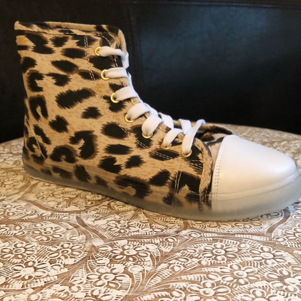 NWT Unique & Chic Leopard Print High Top Sneakers - Picture 6 of 15